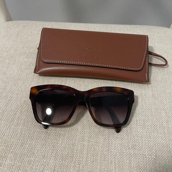 Celine TRIOMPHE worn just a few times. - Picture 2 of 5